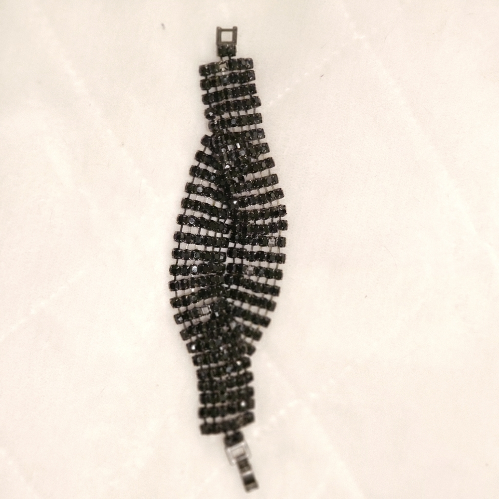 5 for $20 💍Bracelet in black rhinestones💎